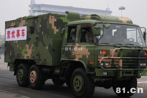 国产装甲野战炊事车视频,战地后勤保障的钢铁卫士
